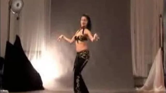 танцы видео в голом видео